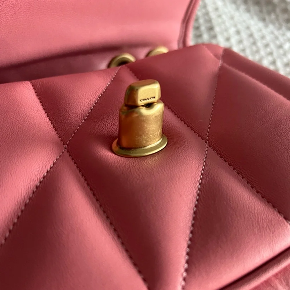 Coach PILLOW MADISON SHOULDER BAG
18 WITH QUILTING - Picture 9 of 13